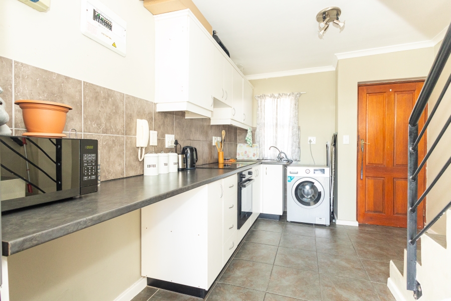 2 Bedroom Property for Sale in Uitzicht Western Cape